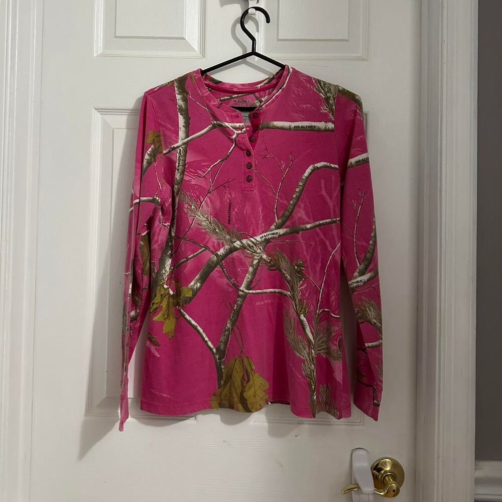 Realtree Women's Pink T-shirt